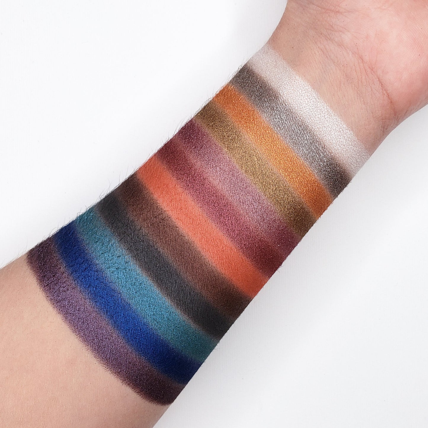Crown Brush - BOLD EYESHADOW PALETTE CP08